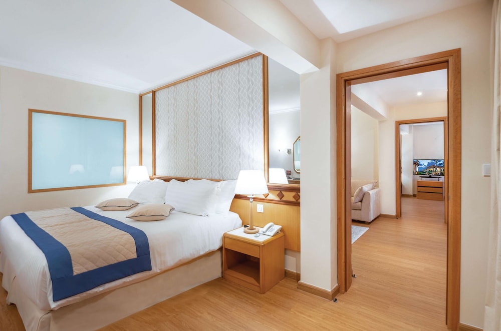 Constantinou Bros Athena Beach Hotel 28/75