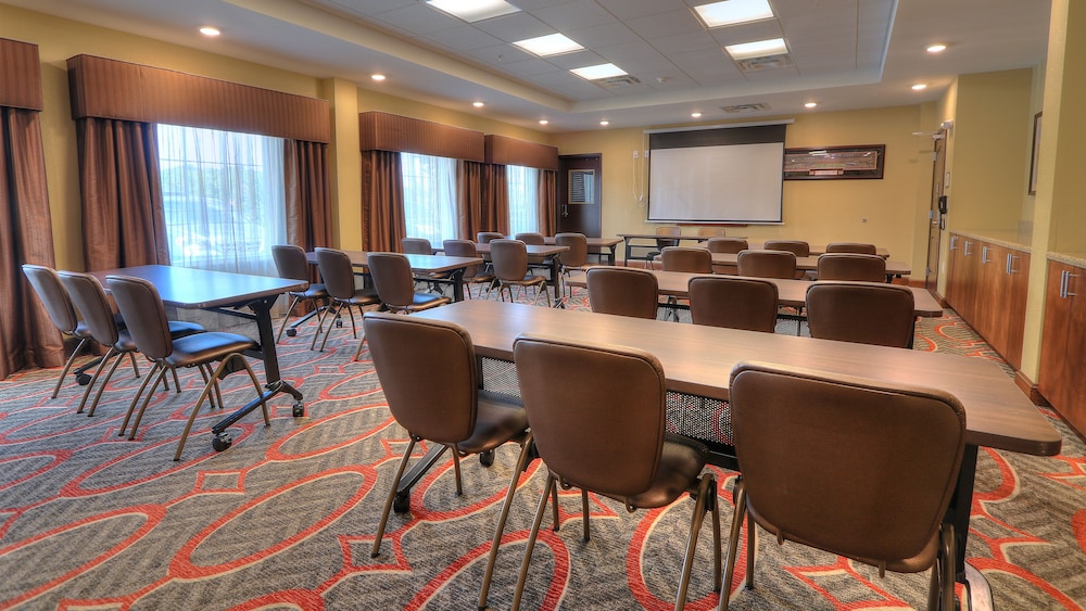 Staybridge Suites Knoxville-West 37/42