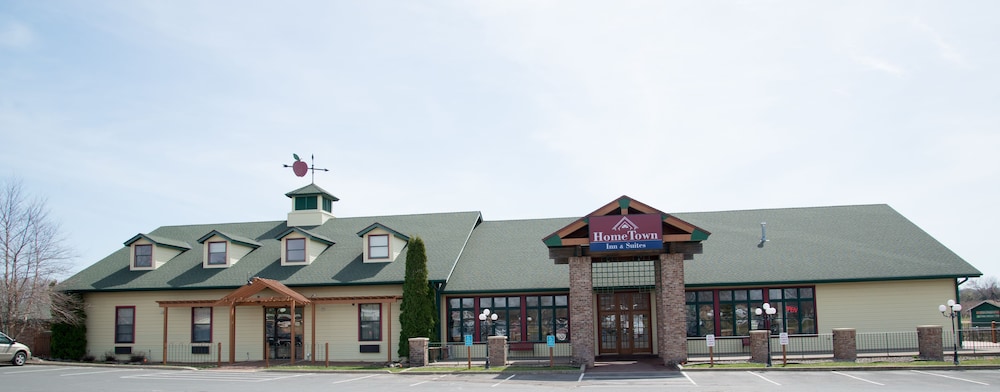 HomeTown Inn and Suites Belle Plaine 4/65