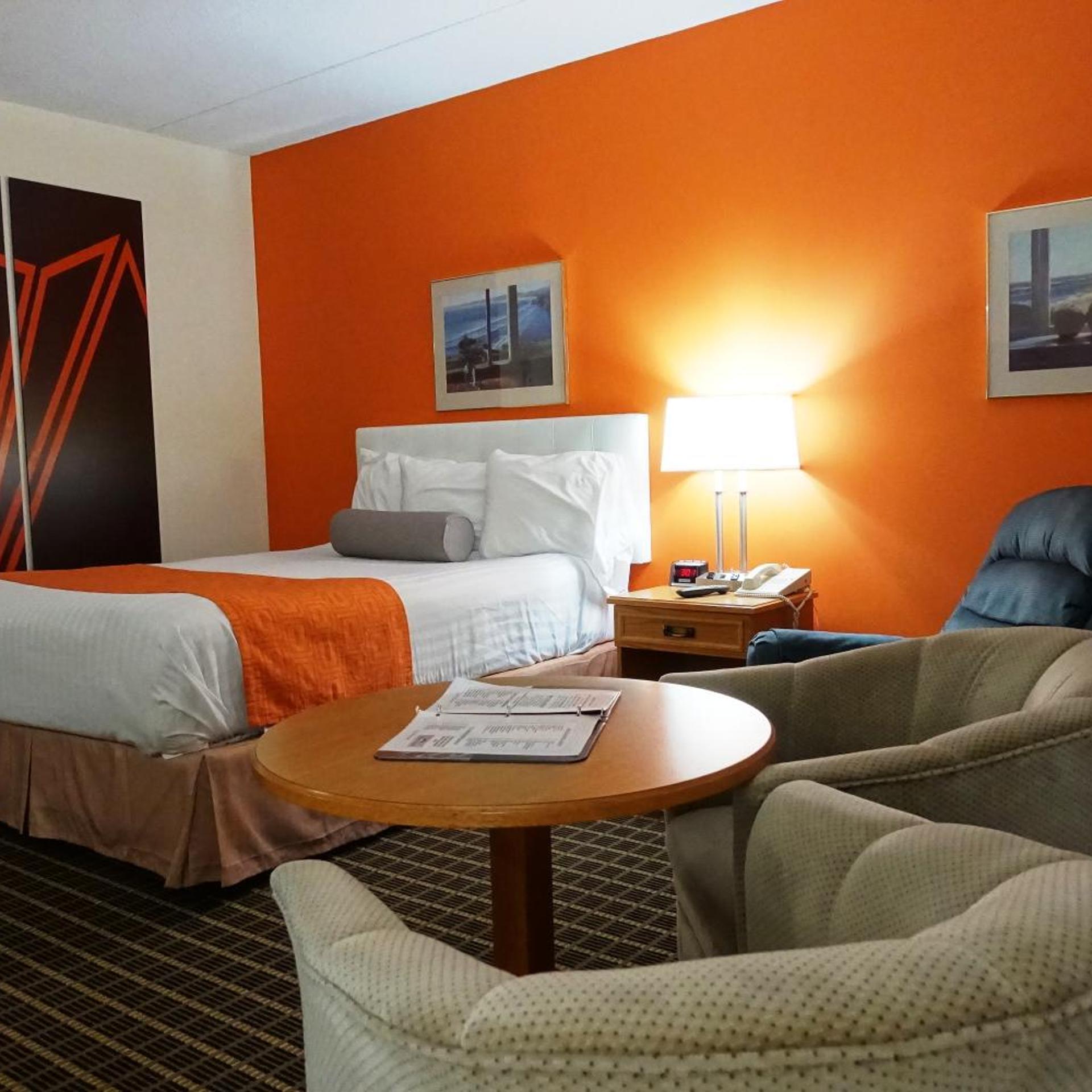 Howard Johnson by Wyndham Tillsonburg 22/28