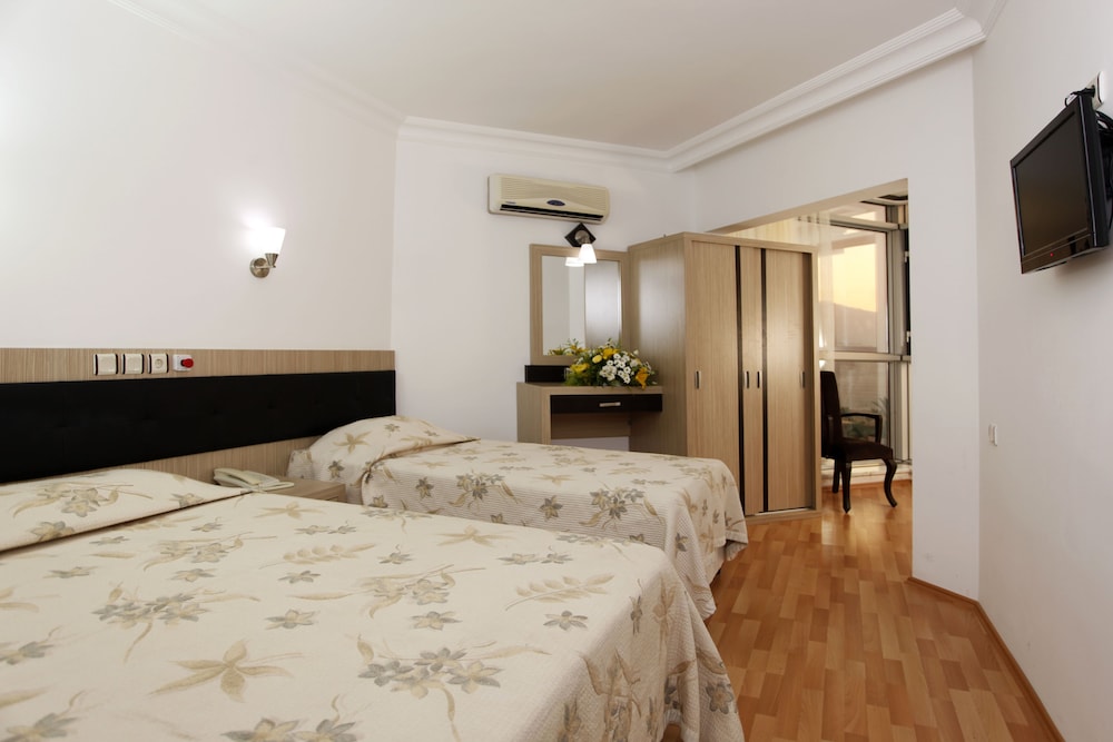 Monte Carlo Hotel 13/50