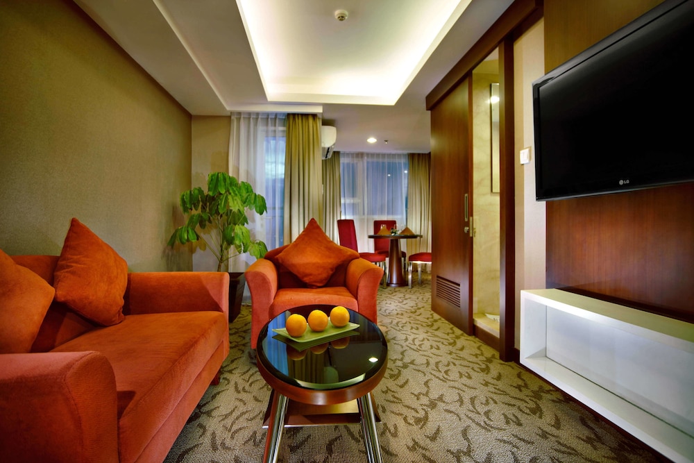 Aston Pluit Hotel and Residence 37/66