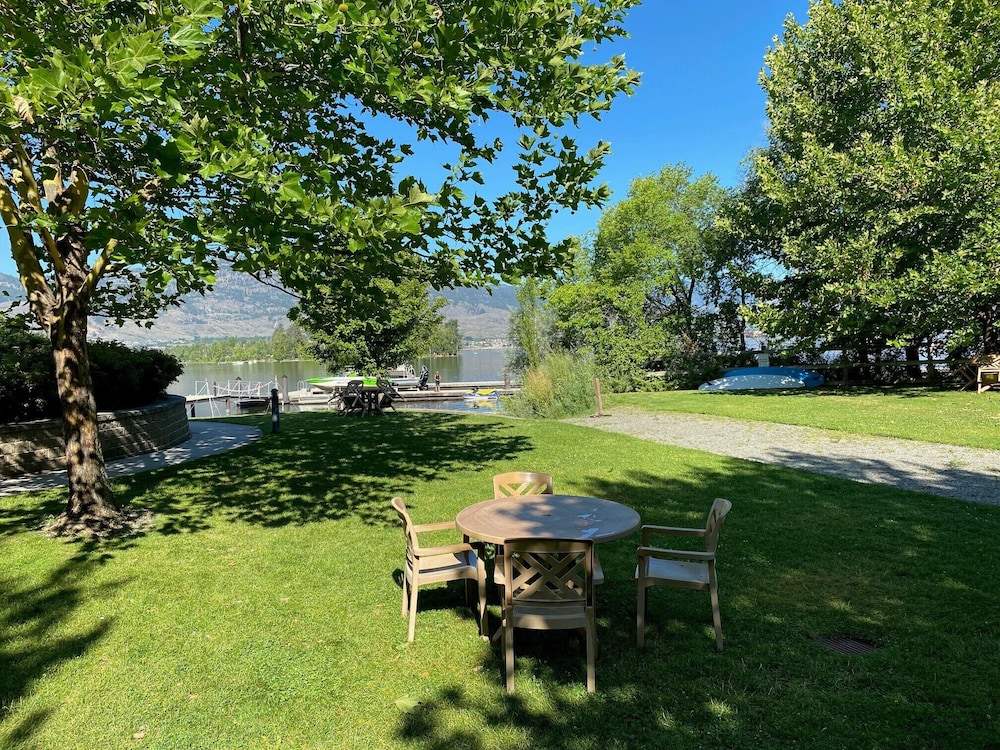 Walnut Beach Resort 44/48