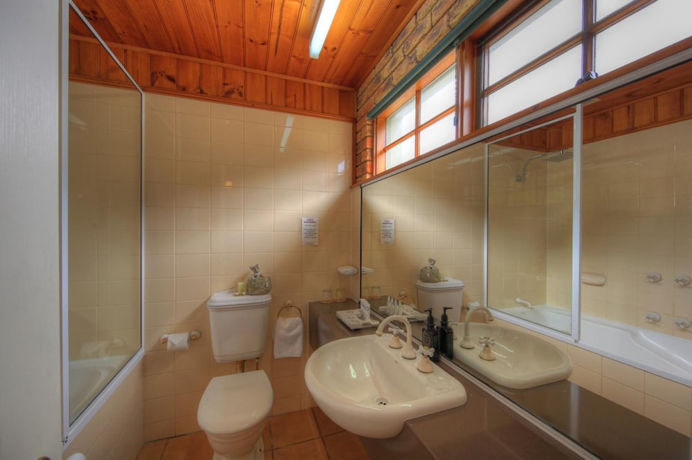 STANLEY VILLAGE WATERFRONT ACCOMMODATION 23/70