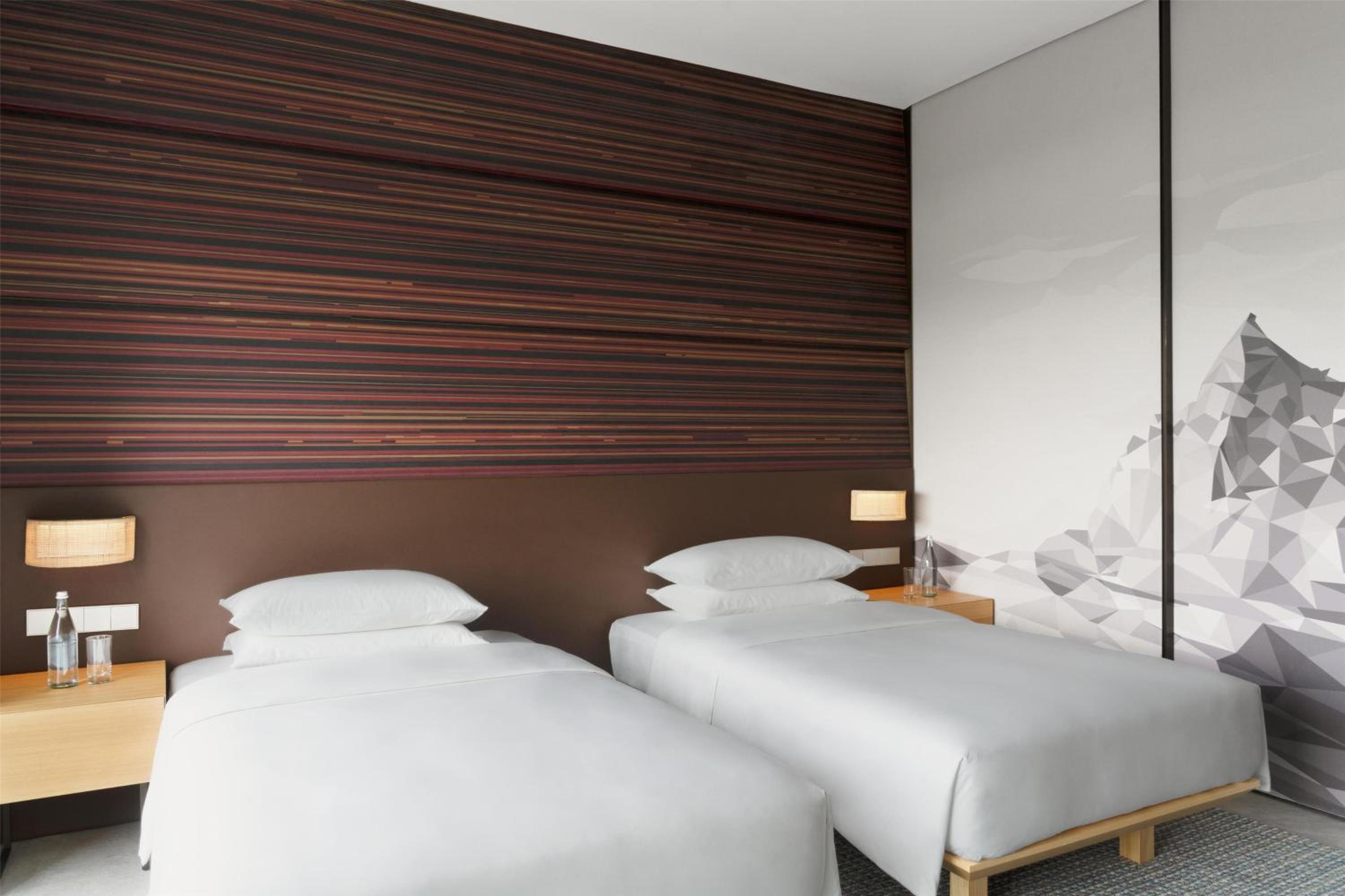 2 TWIN BEDS