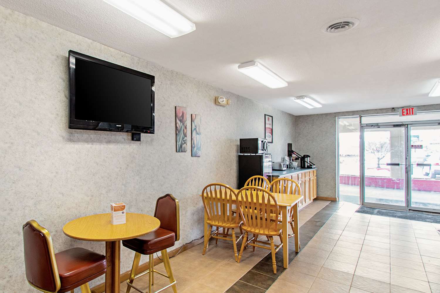 Econo Lodge Utica 7/7