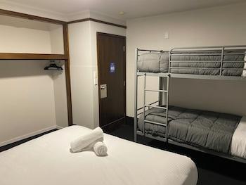 Deluxe, Shared Bathroom