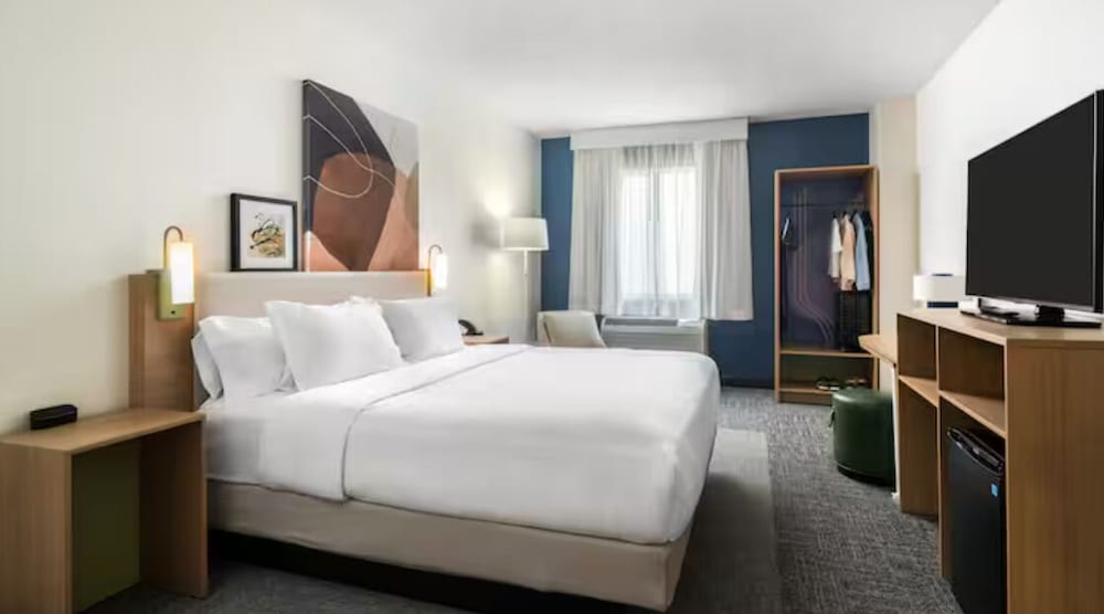 Spark by Hilton Birmingham Colonnade 11/32