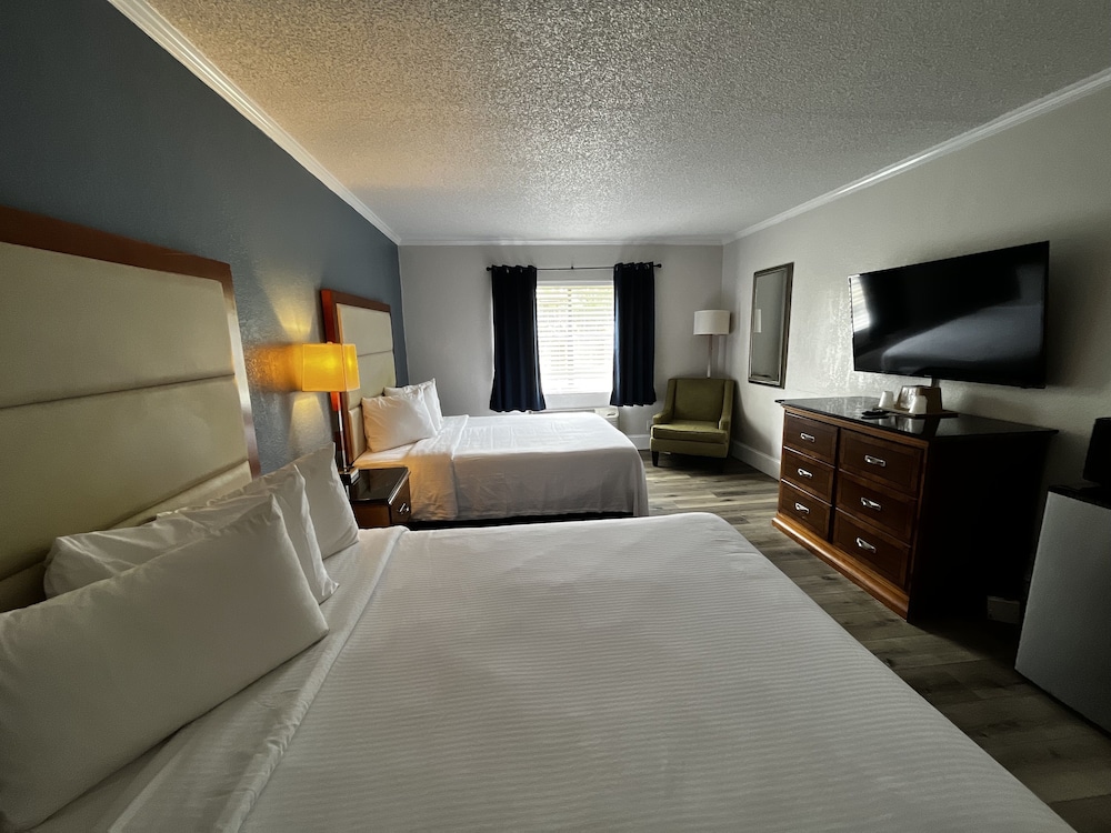 At Home Inn And Suites Pensacola 16/80
