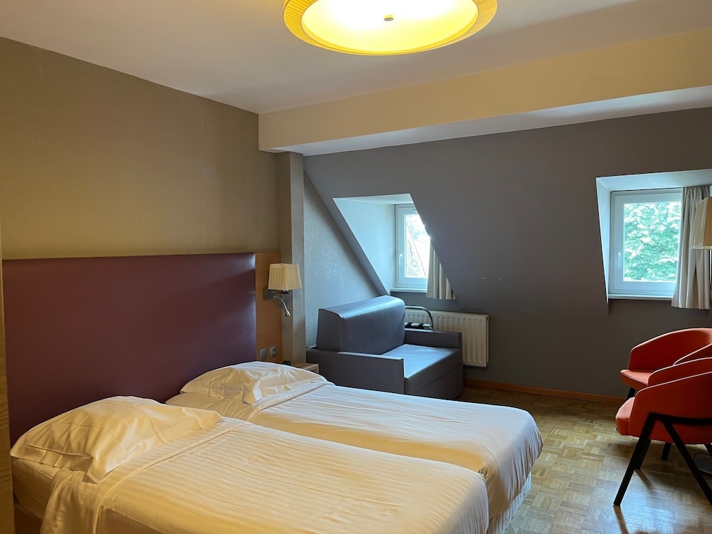 ROOM, TRIPLE