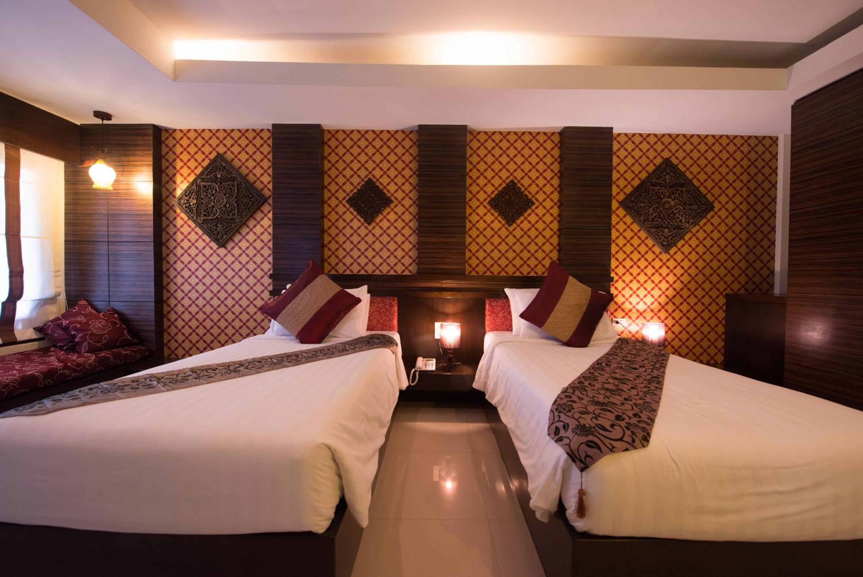 Deluxe, Twin Beds, Hill Side