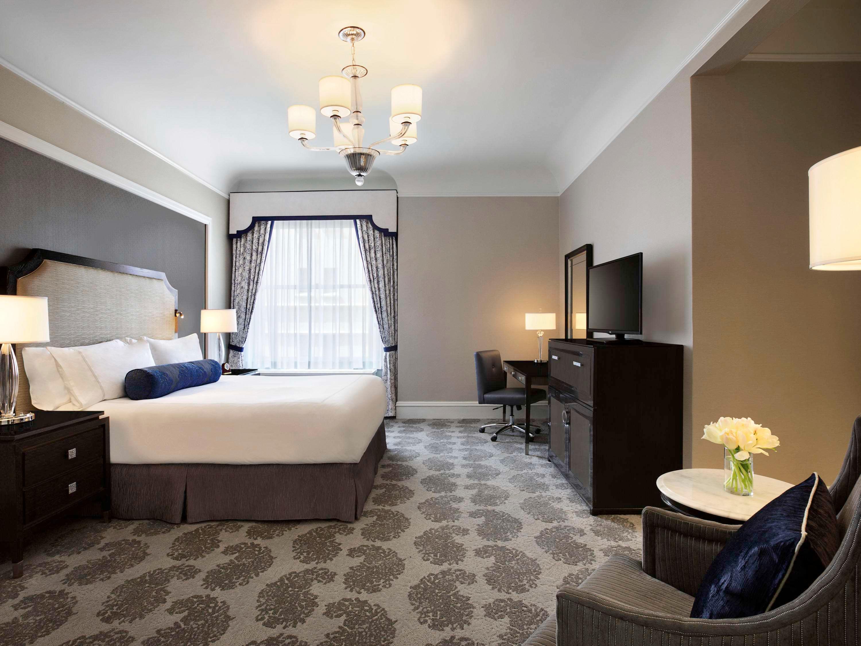 FAIRMONT, QUEEN BED, ACCESSIBLE