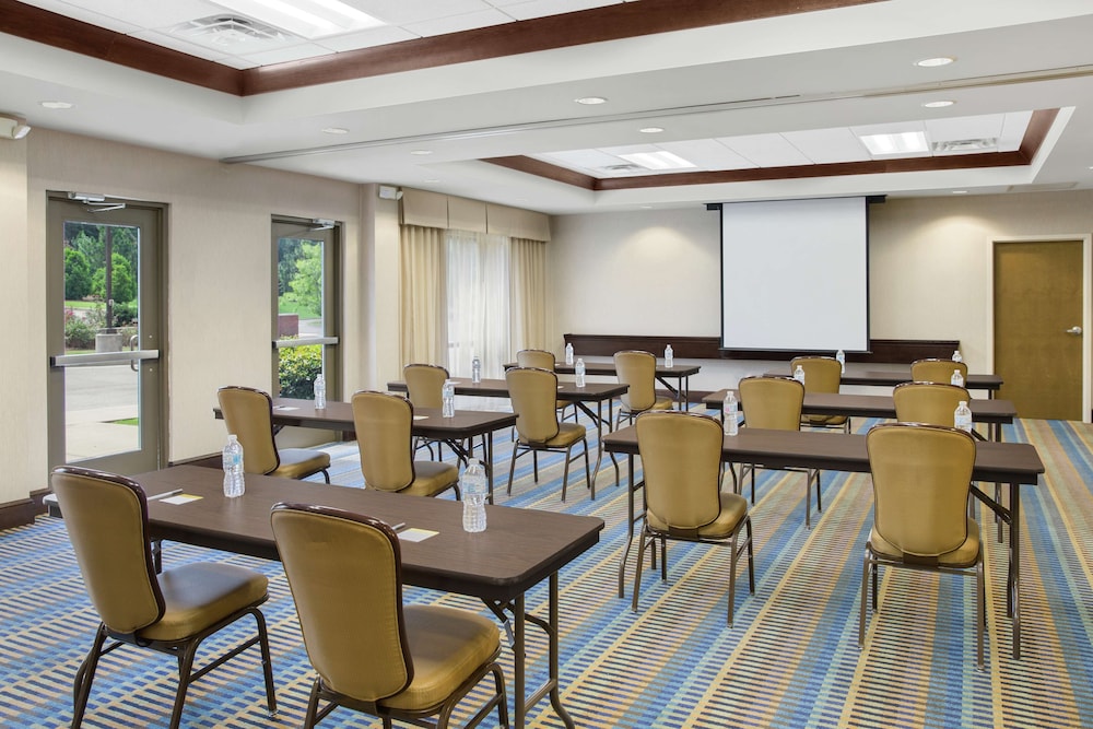 Hampton Inn Columbus South Fort Moore 31/33