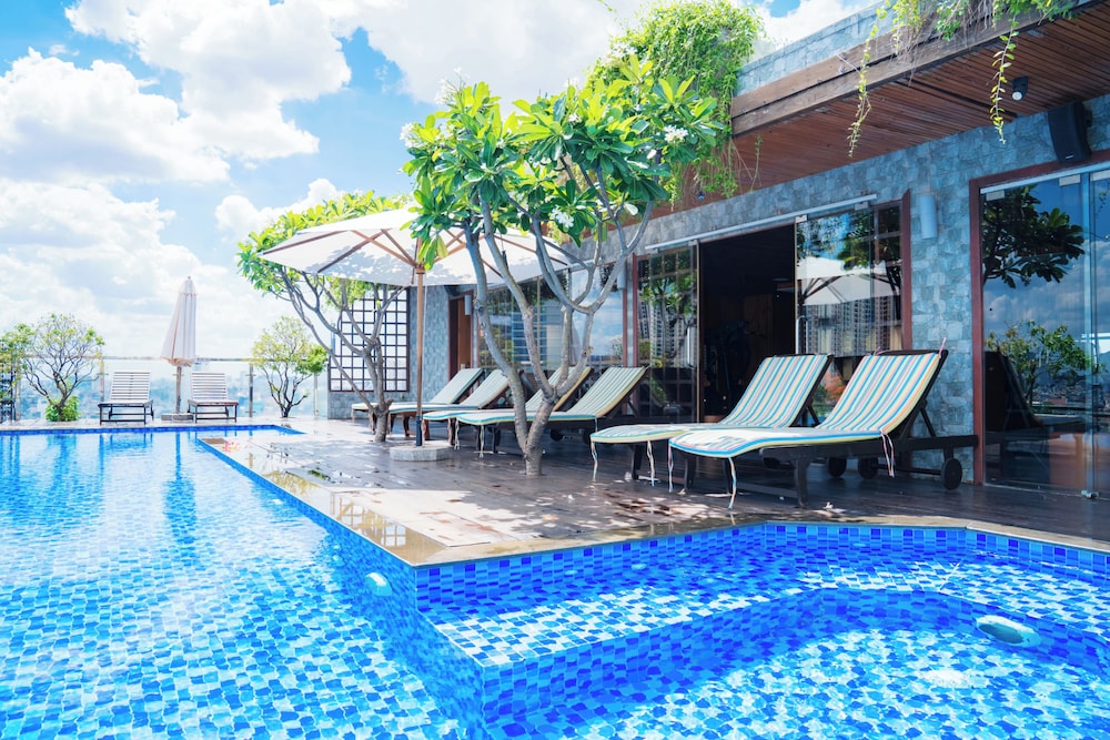 Lotus Saigon Hotel 56/62
