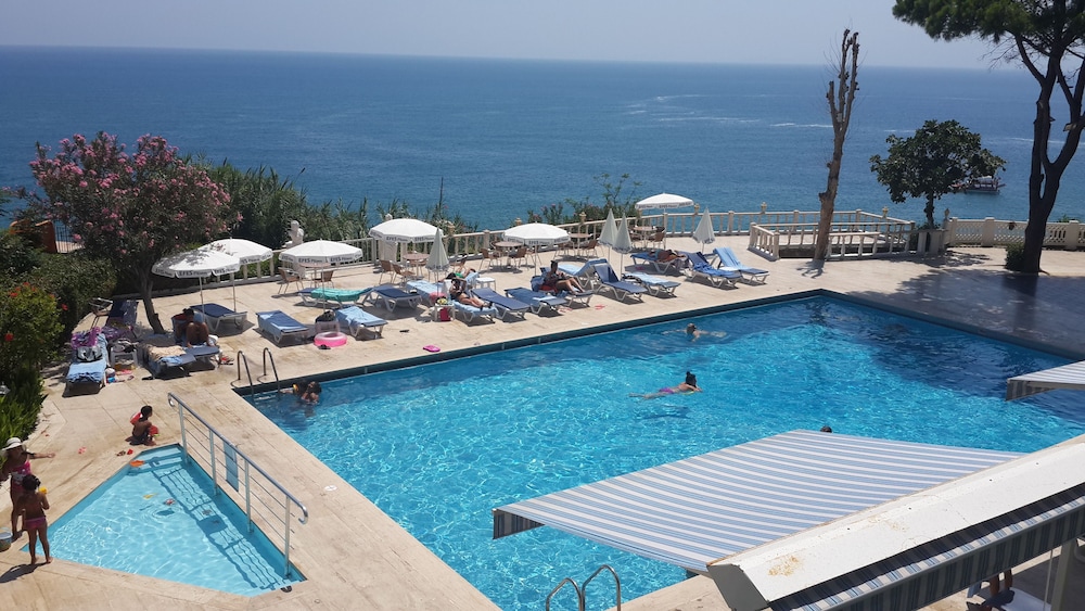 Lara Hotel 12/61