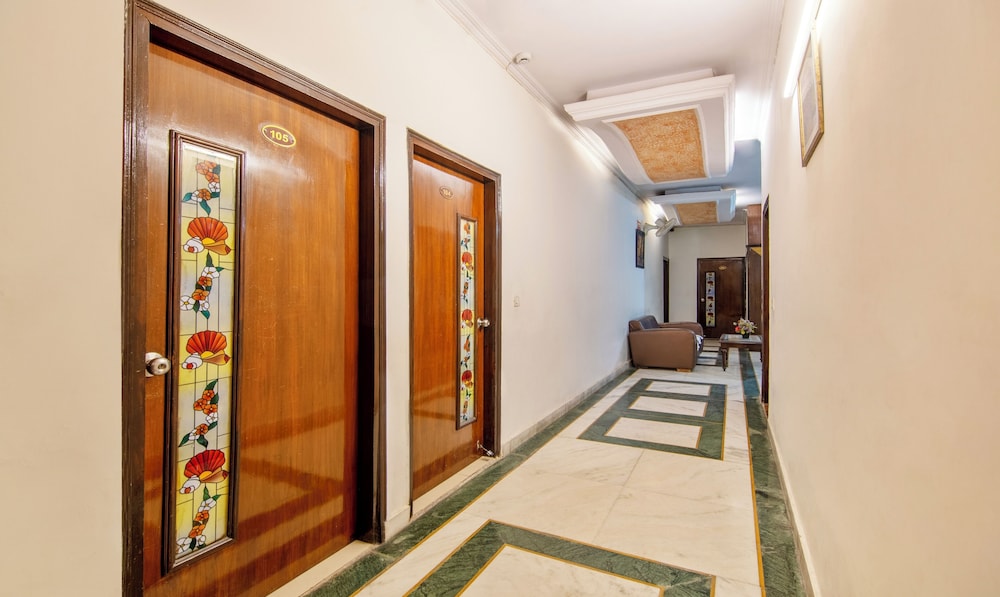 Hotel Paras International 34/49