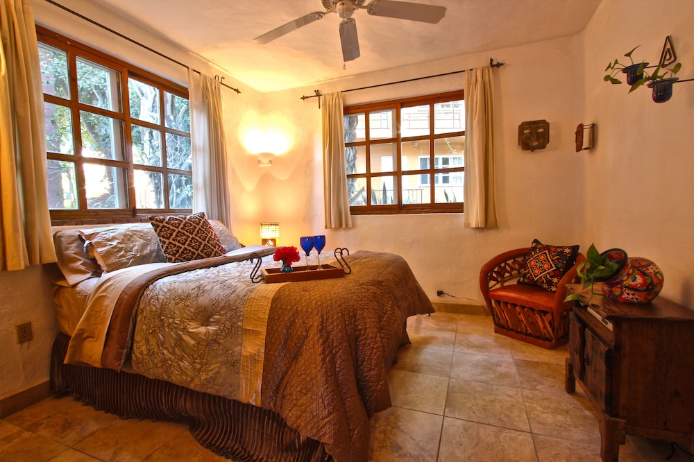 The Bungalows Hotel 11/50