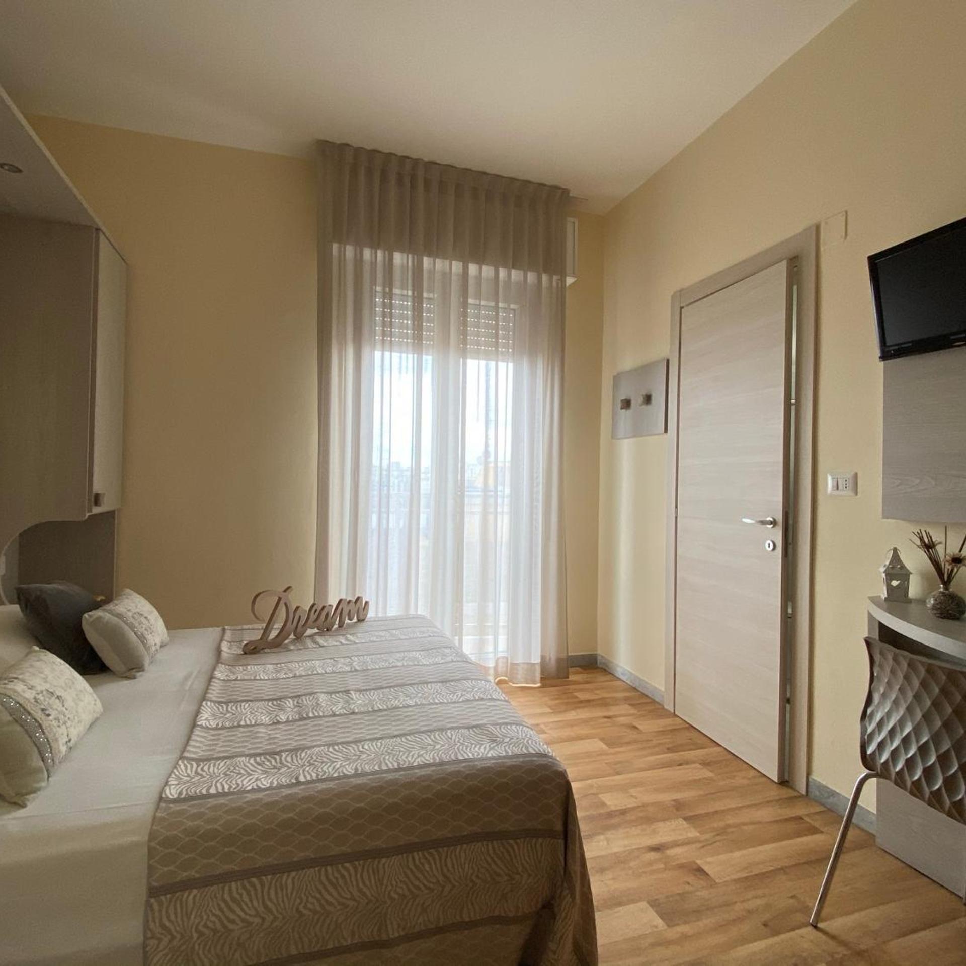 Room, Double or Twin Bed, Lateral Side Sea View