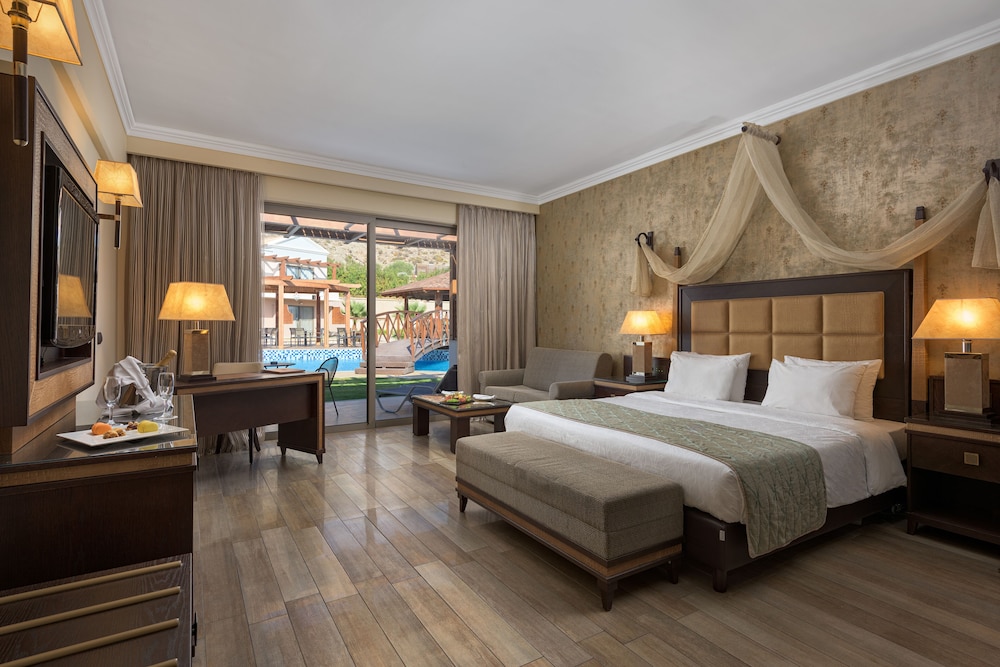 La Marquise Luxury Resort Complex 20/71