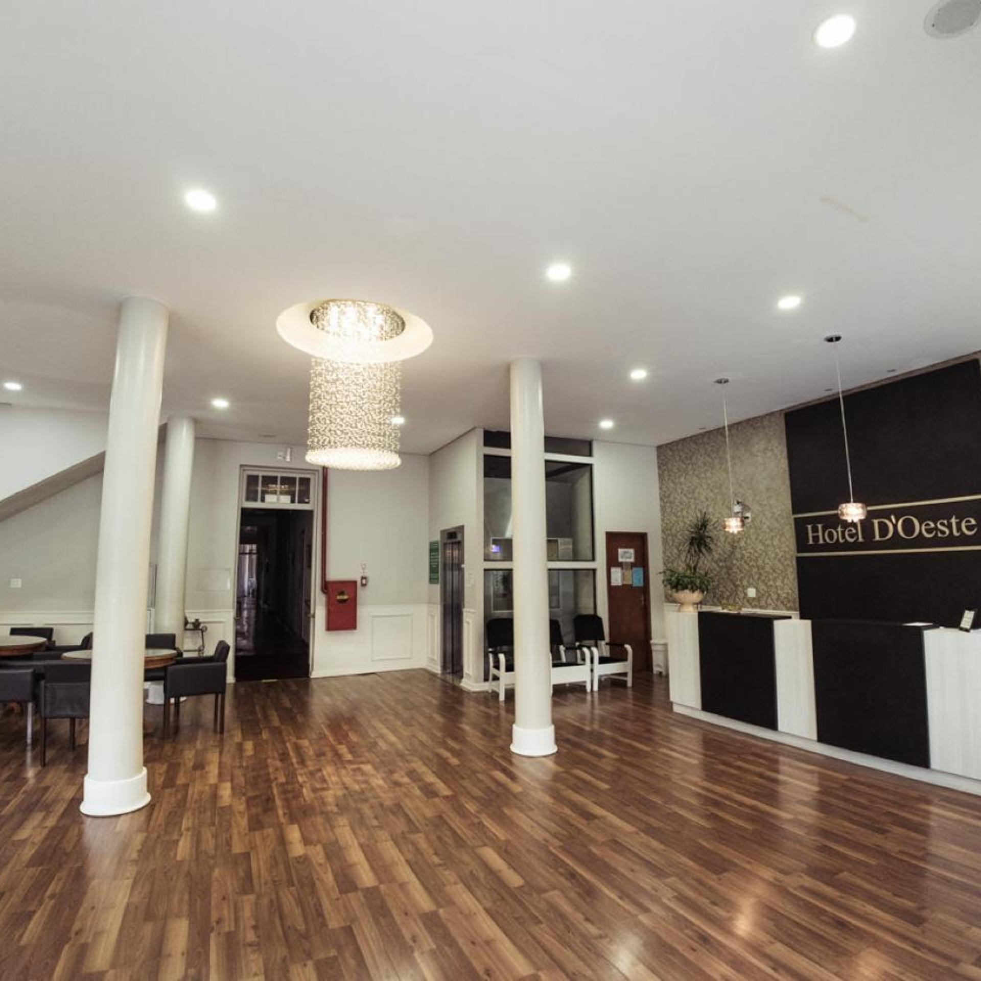 Hotel D Oeste 9/50
