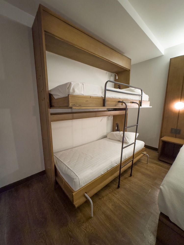 غرفة ثلاثية بسرير مزدوج وسرير بطابقين، Ikonik Hotel Puebla 7/9
