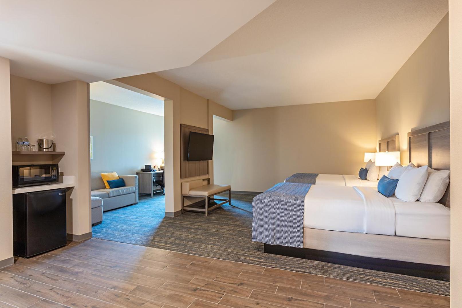 Master, Suite, 2 Queen Beds, Sofa