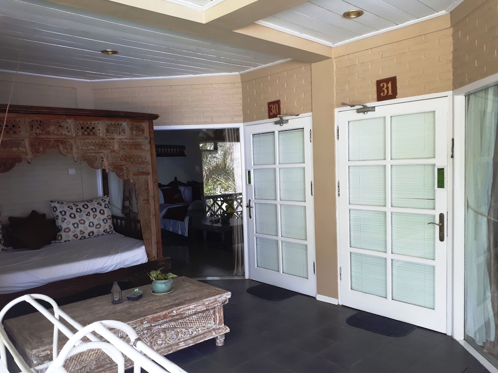 TAUCH TERMINAL RESORT TULAMBEN 40/69