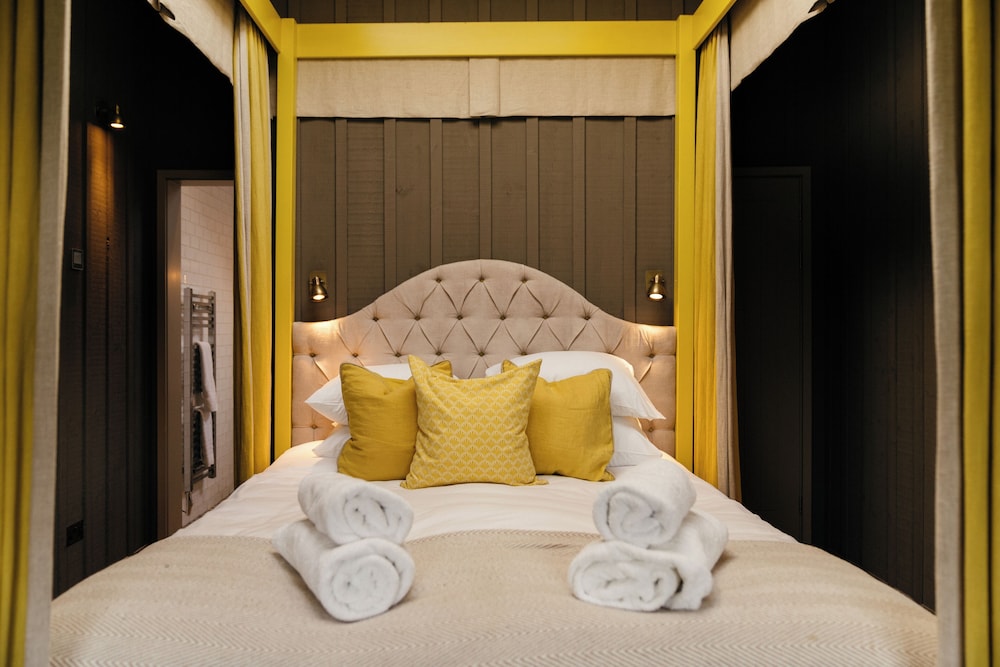 Room, King Bed, Den