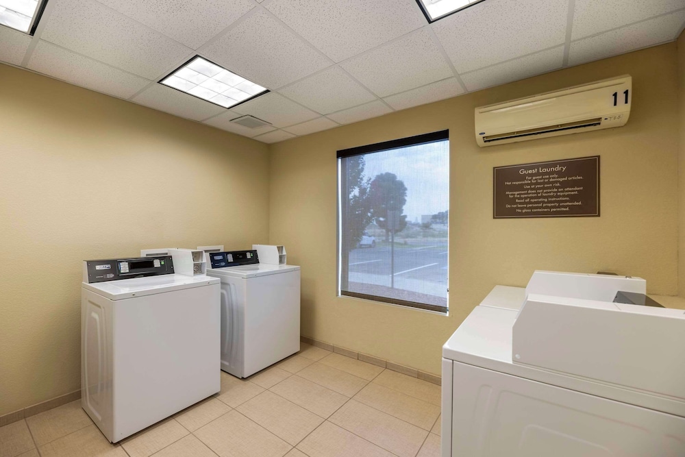 Comfort Suites Carlsbad 16/48
