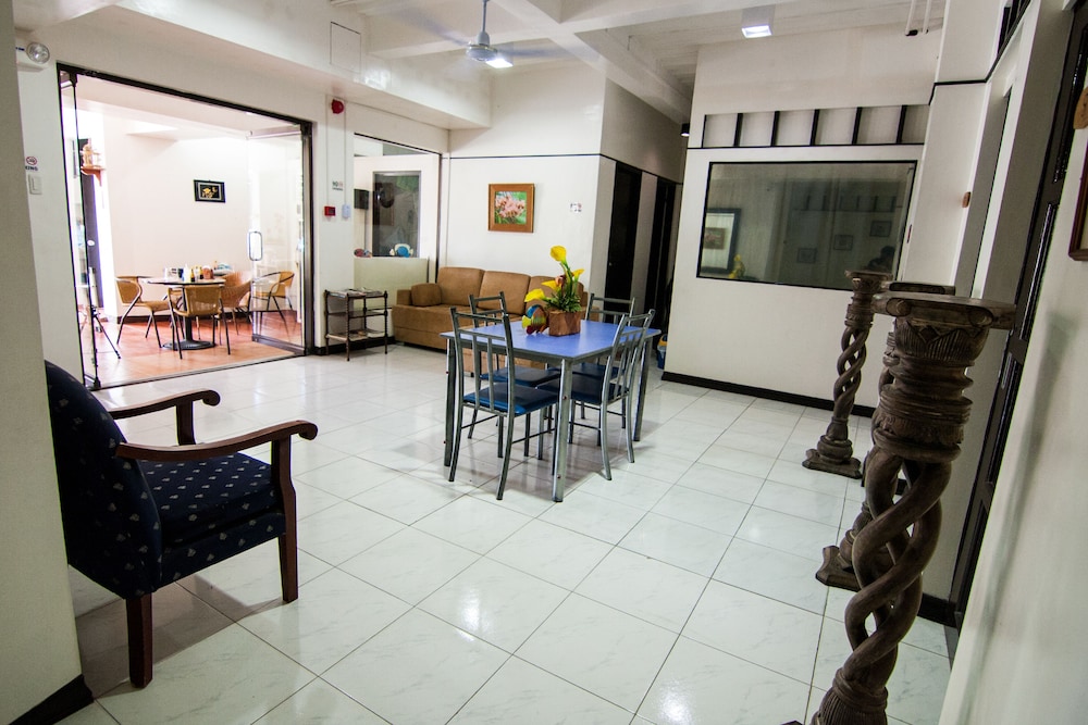 St. Nicolas Inn CDO City Center 47/55