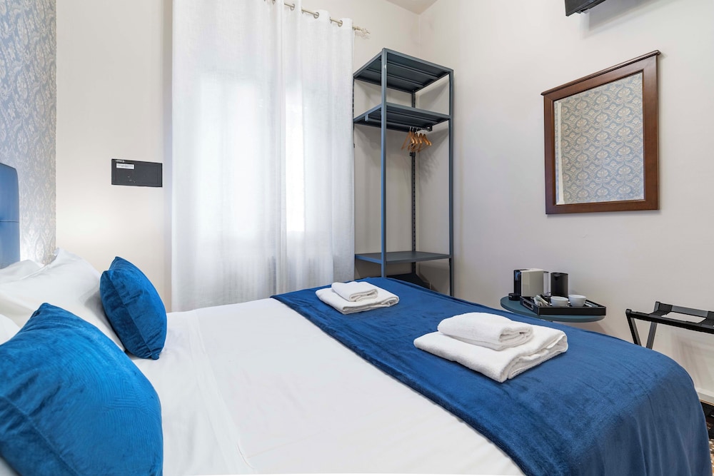Blue Moon, Twin Beds