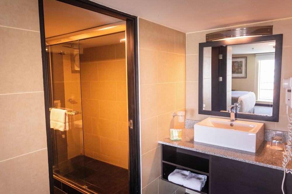 Urban Green Hotel & Suites 52/52