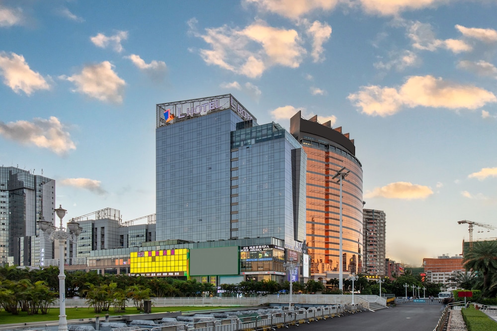 L Hotel Changsheng 5/62