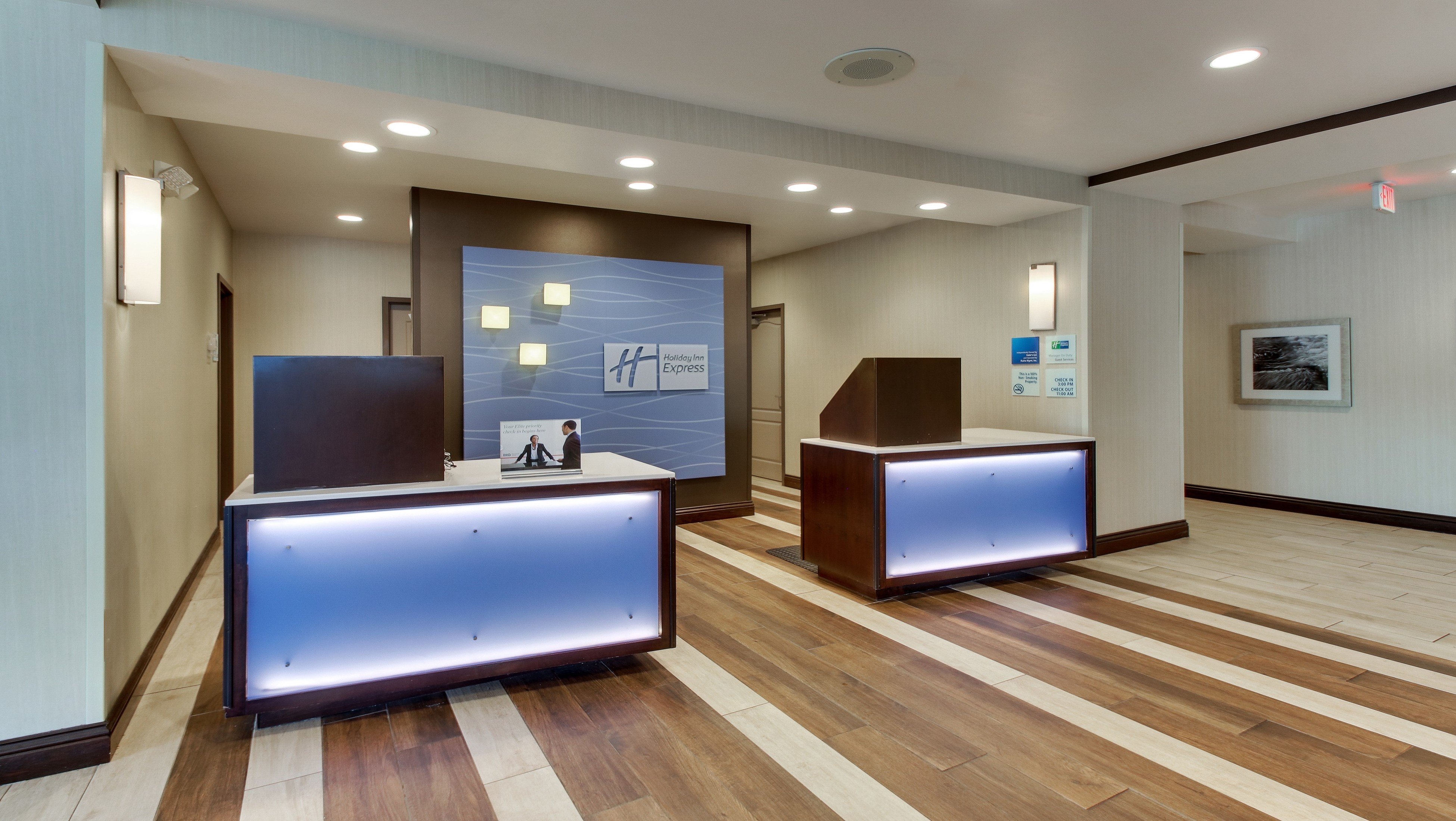Holiday Inn Express Cheektowaga North East 5/46