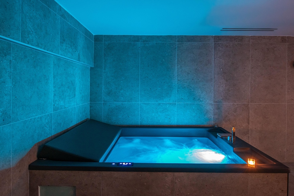 Noble Hotel Suites 22/50