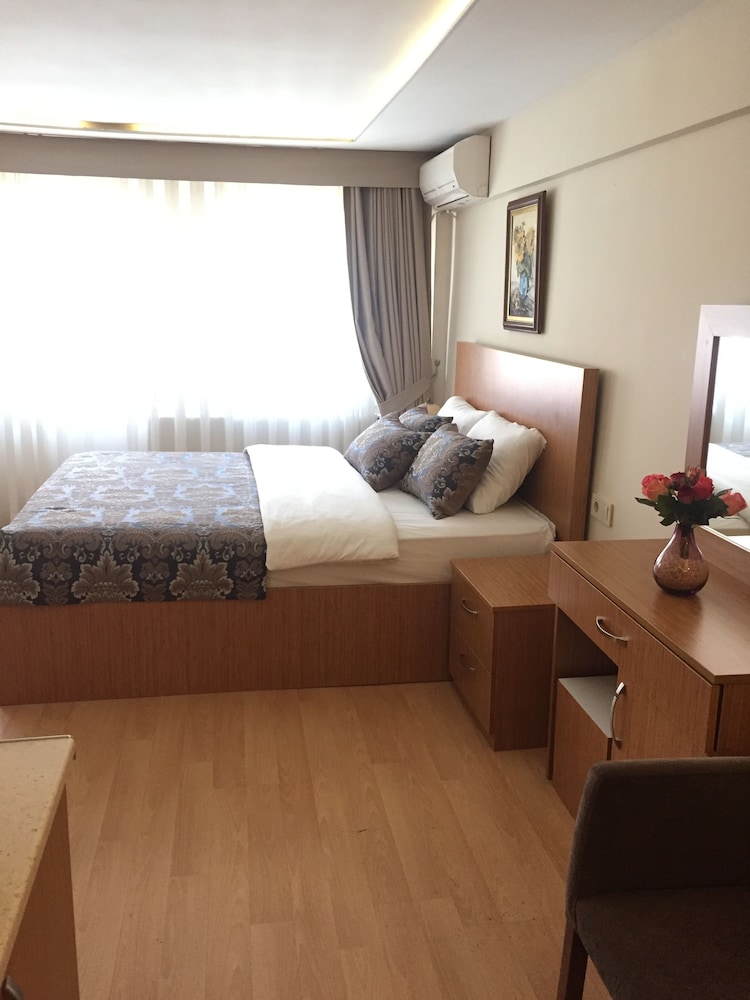 Aiza Suites 15/53