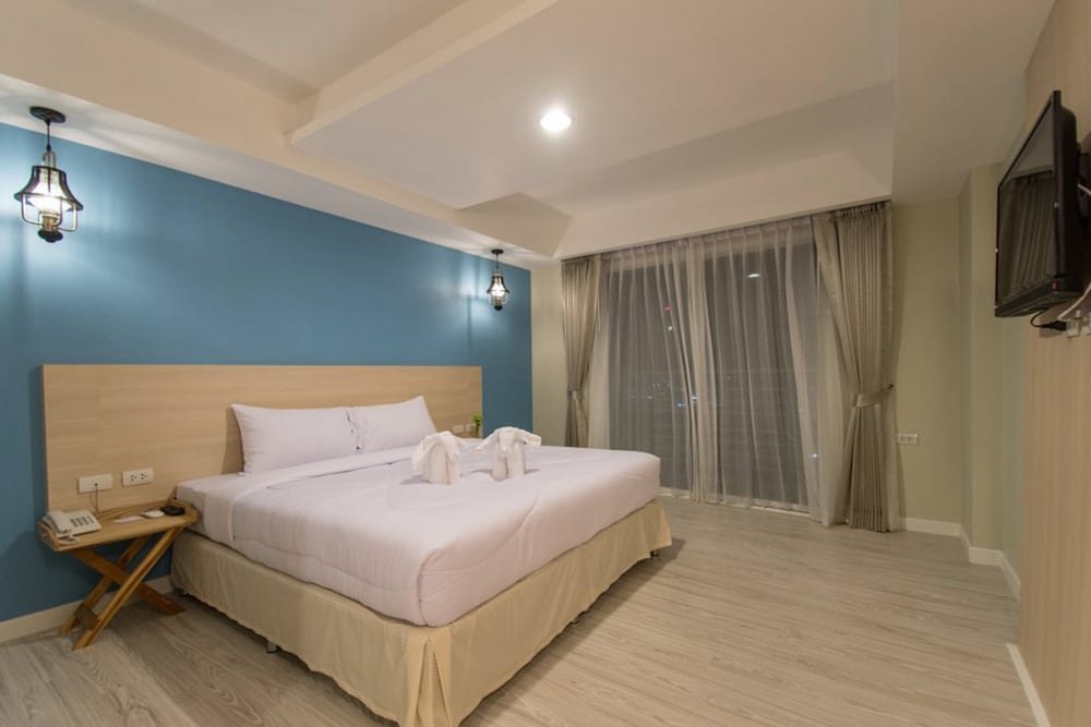Prachuap Grand Hotel 8/43