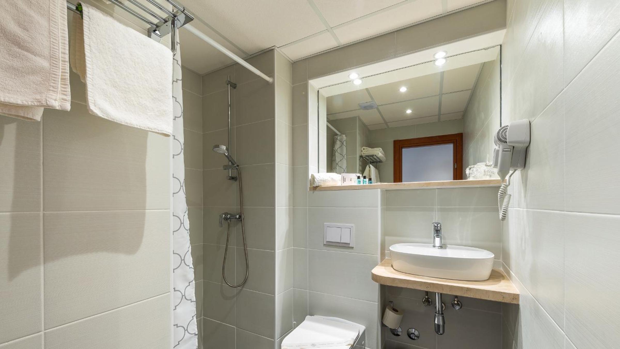 غرفة قياسية مفردة في الملحق، Hotel Komodor 7/8