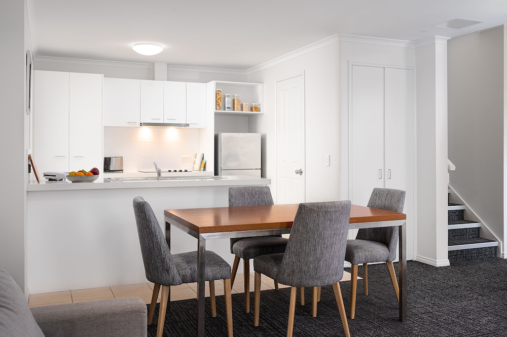 MainStay Suites Kew 42/60