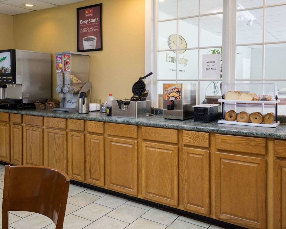 Rodeway Inn Colonial Heights I-95 30/40