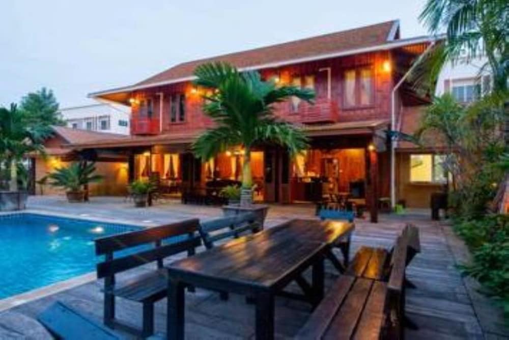 At Home Resort 8/38