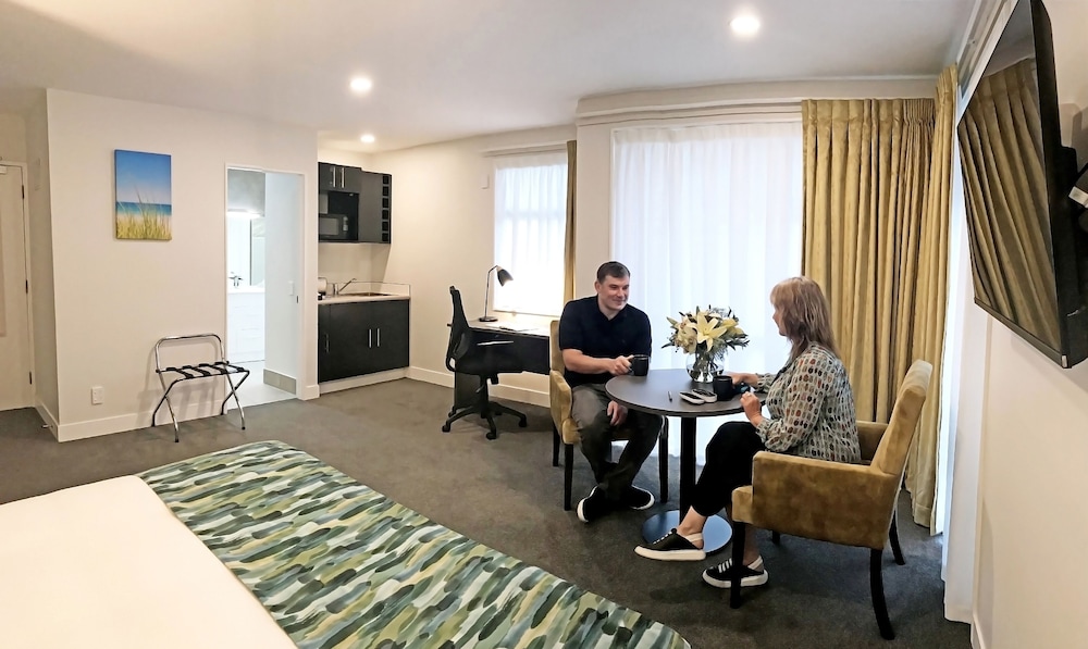 Carnmore Hotel Takapuna 26/65