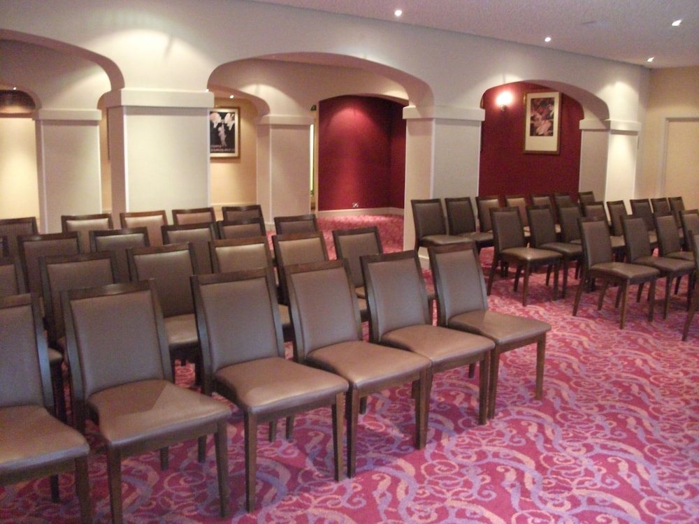 Gibside Hotel 38/41