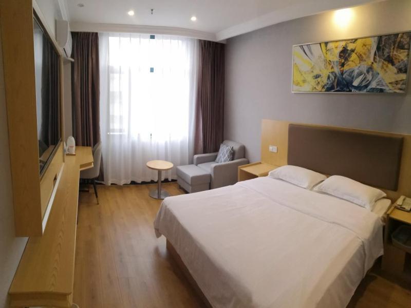 GreenTree Inn Anhui Fuyang Railway Station W XianGYAng Road Business Hotel 13/47