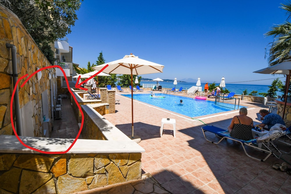 Nefeli Beach 32/44