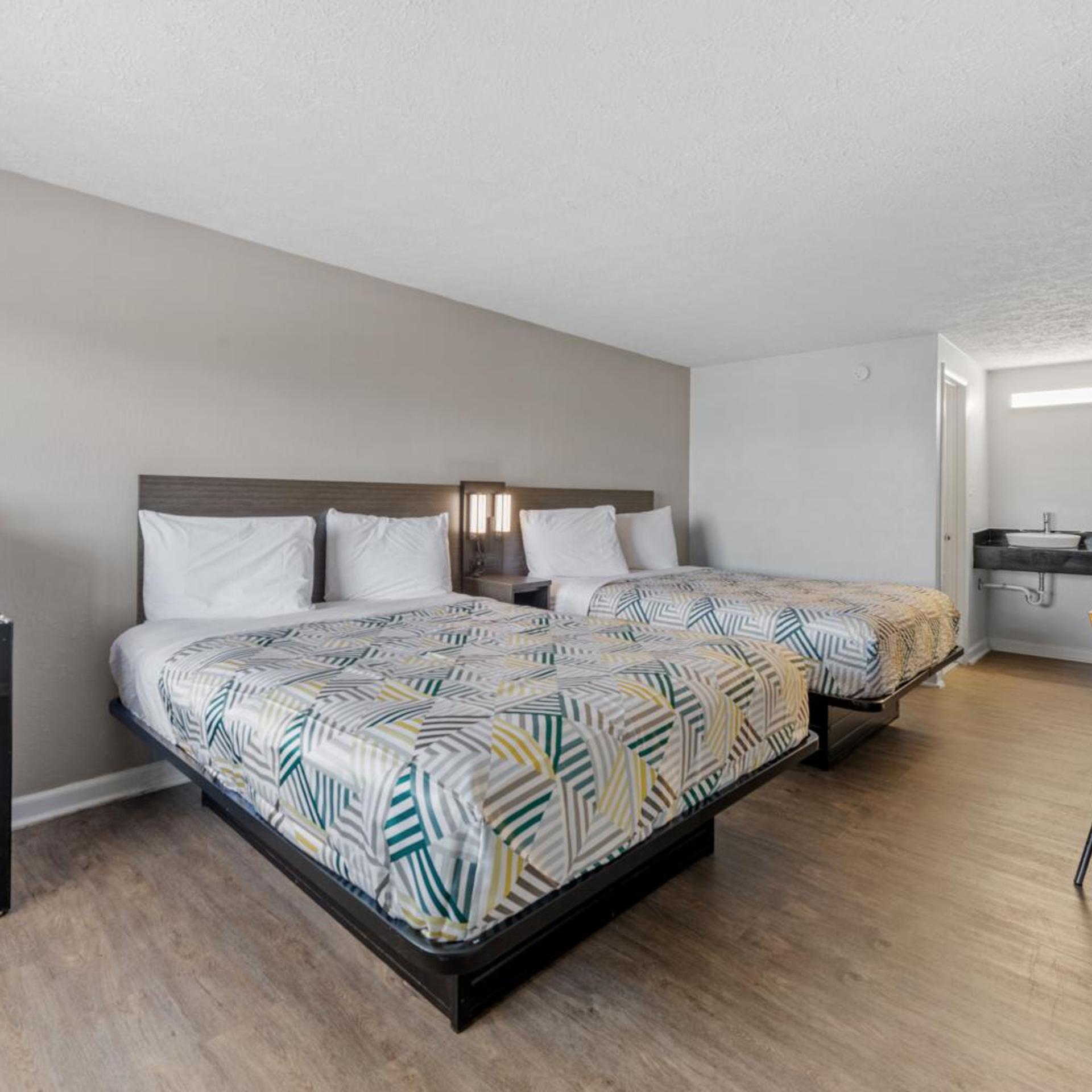 DELUXE, 2 QUEEN BEDS