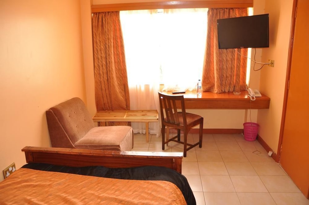 United Kenya Club 35/50