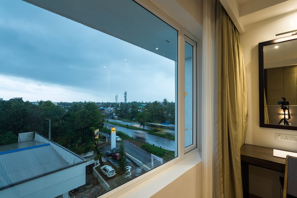 SUGAR BUSINESS HOTEL 30/45