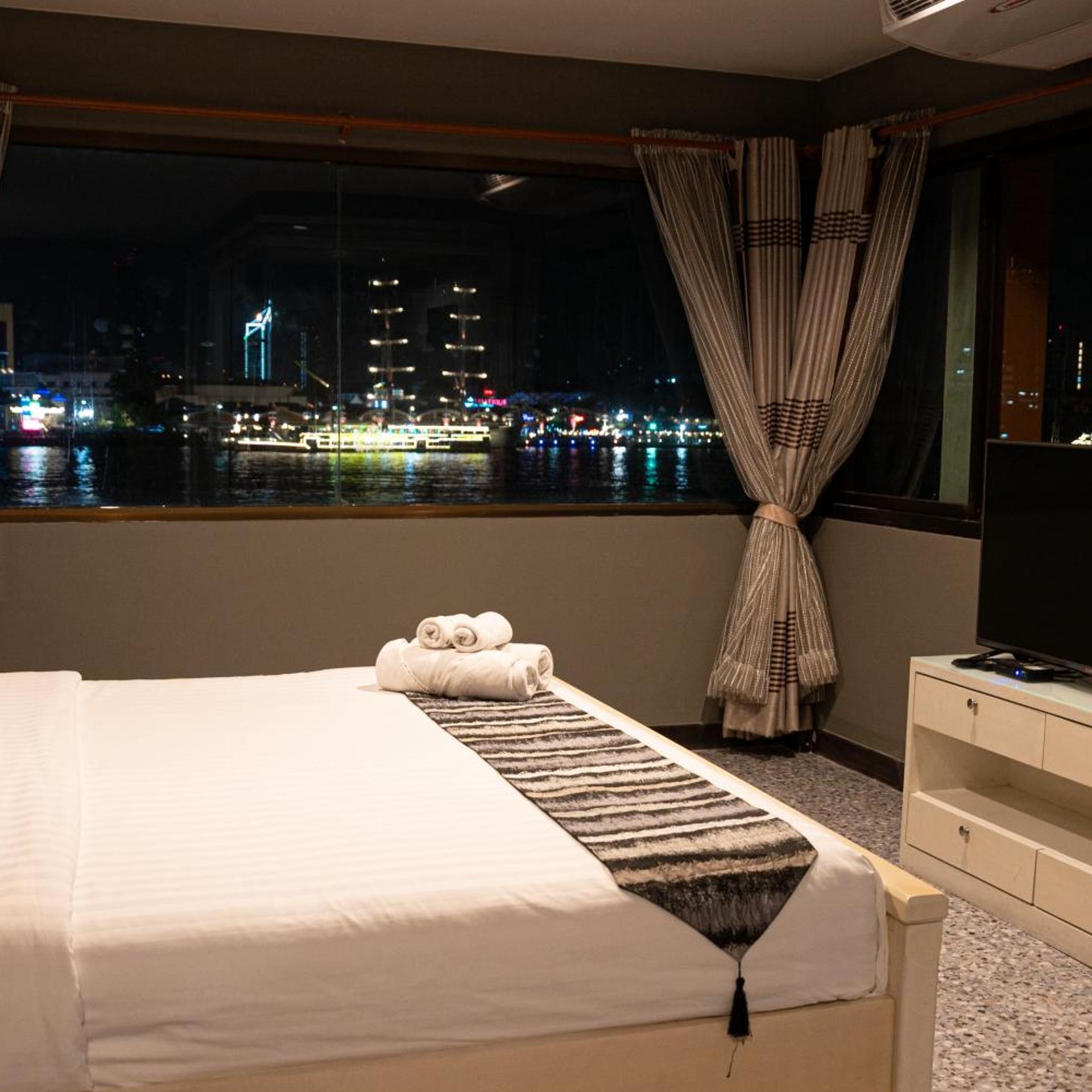 Anandpura Riverside Hotel 28/40