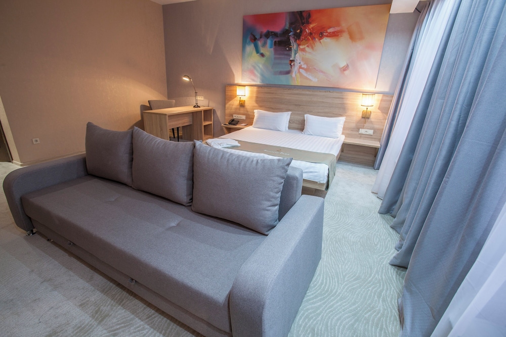 Renion Park Hotel 12/34